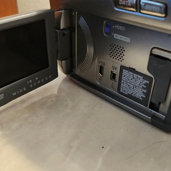 MiniDV Video Camera -GR-D770 Introduction - Picture 5 of 8